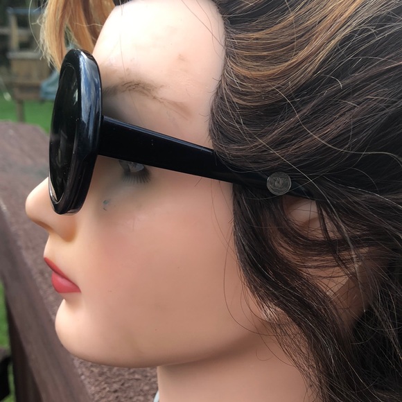 Vintage Chanel Sunglasses - Picture 3 of 9